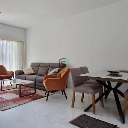 Apartman Bright And Newly Furnished 2-bedroom