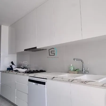 Apartman Bright And Newly Furnished 2-bedroom